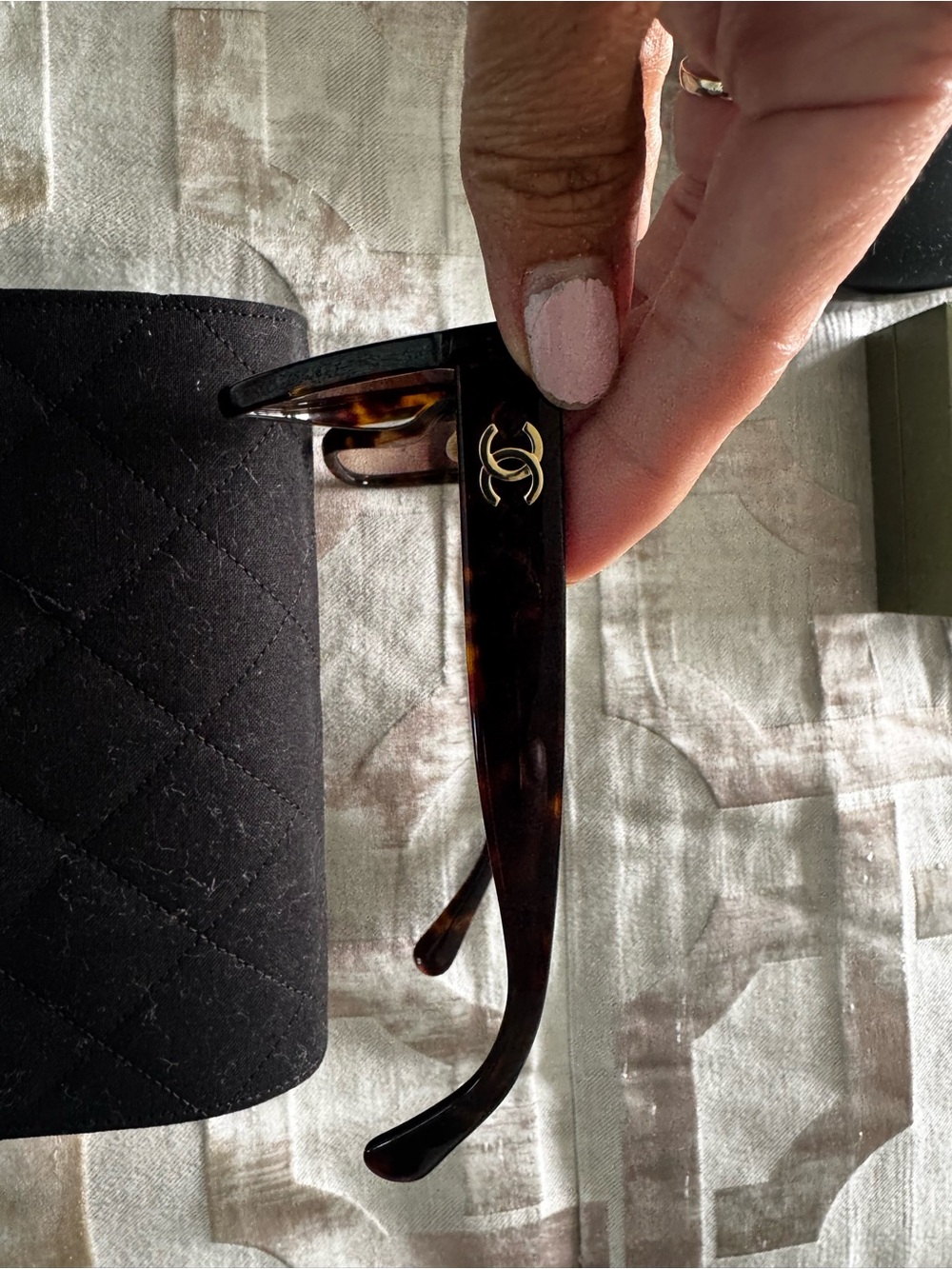Authentic CHANEL Tortoiseshell Cat-Eye Sunglasses - Brown - Picture 2 of 7